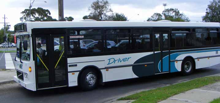 Driver Volvo B10B Volgren 32